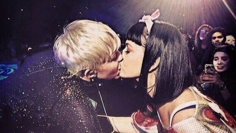 katy perry-miley cyrus-bisous