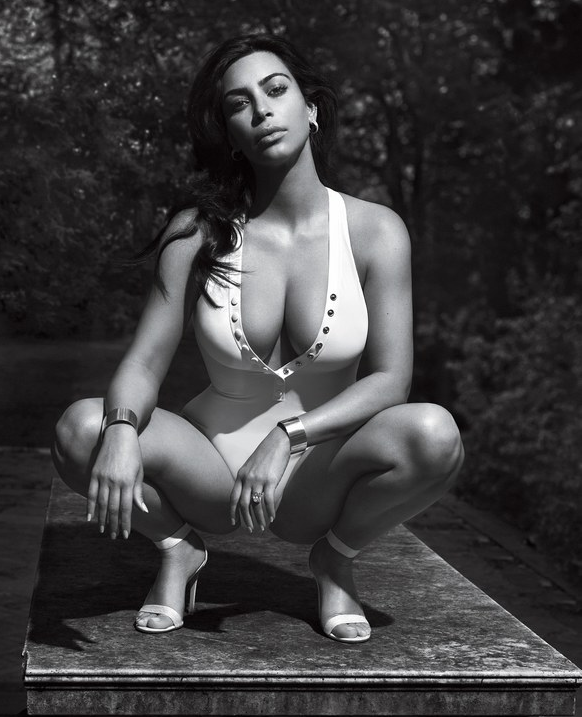 Kim Kardashian pose totalement nue pour un magazine 