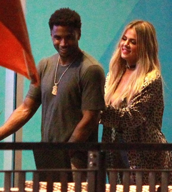 khloe2