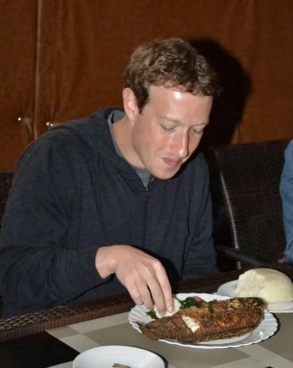 Mark Zuckerberg : il découvre l'univers culinaire africain en dégustant un bon foufou (photos)