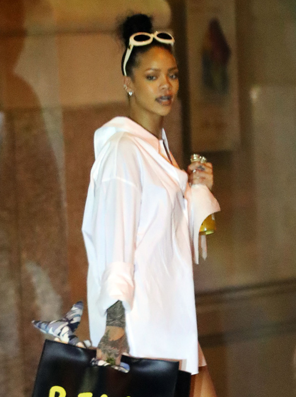Rihanna : Elle fait un tatouage par amour pour Drake (photos) !